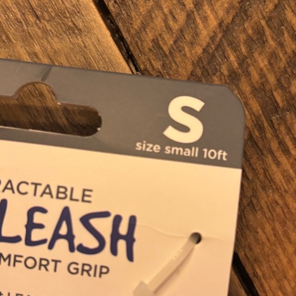 Black Retractable Dog Leash - Picture 4 of 5